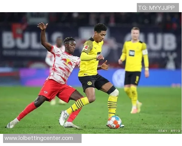 欧联杯激战：多特蒙德逆转阿森纳上演帽子戏法精彩瞬间